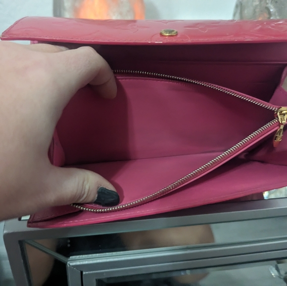 Authentic Louis Vuitton Pink wallet - Picture 2 of 6